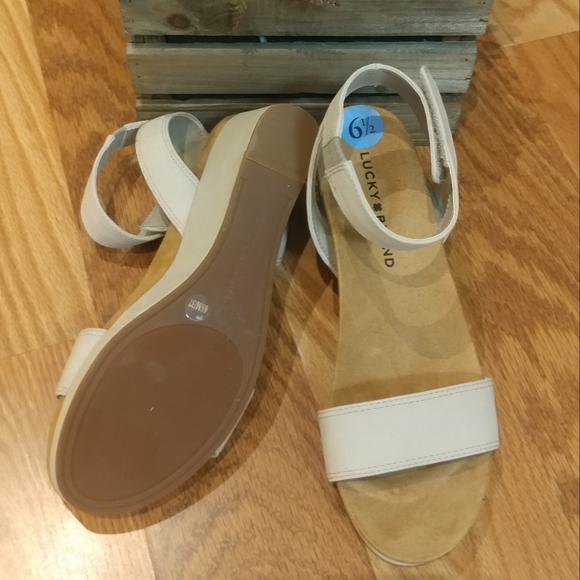 Lucky Brand Women's Garston Flat Sandals !! - Picture 3 of 6